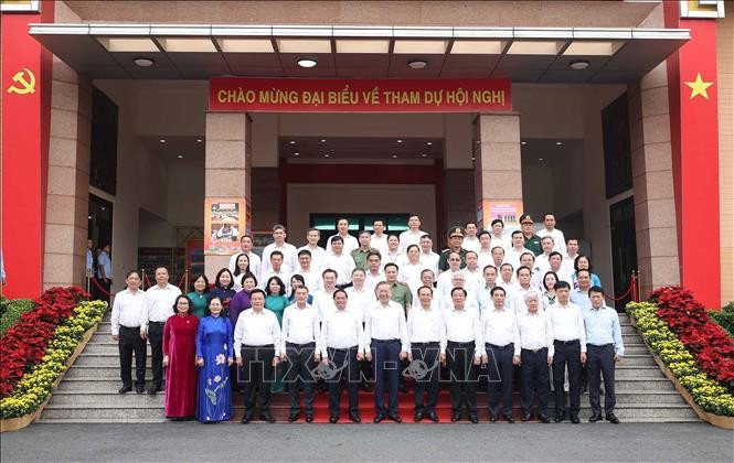 Tổng Bí thư Tô Lâm, Thủ tướng Phạm Minh Chính cùng đoàn công tác Trung ương và các đại biểu. (Ảnh: Thống Nhất/TTXVN) Tổng Bí thư Tô Lâm, Thủ tướng Phạm Minh Chính cùng đoàn công tác Trung ương và các đại biểu. (Ảnh: Thống Nhất/TTXVN)