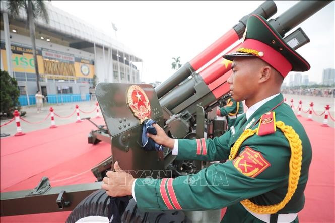 Các chiến sĩ thuộc Lữ đoàn Pháo binh 45 với niềm tự hào sâu sắc được thực hiện nhiệm vụ trong ngày đại lễ của đất nước. Các chiến sĩ thuộc Lữ đoàn Pháo binh 45 với niềm tự hào sâu sắc được thực hiện nhiệm vụ trong ngày đại lễ của đất nước.