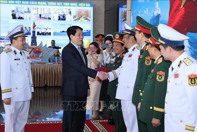 Chủ tịch nước Lương Cường với lãnh đạo, sĩ quan chỉ huy Bộ Tư lệnh Quân chủng Hải quân. Ảnh: Lâm Khánh/TTXVN. Chủ tịch nước Lương Cường với lãnh đạo, sĩ quan chỉ huy Bộ Tư lệnh Quân chủng Hải quân. Ảnh: Lâm Khánh/TTXVN.