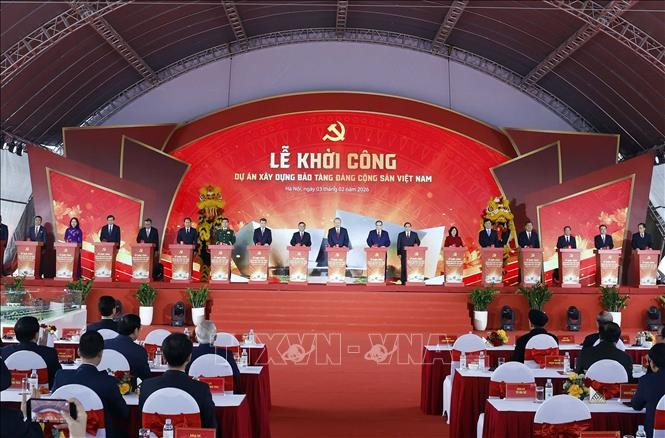 Tổng Bí thư Tô Lâm, Thủ tướng Phạm Minh Chính và các lãnh đạo, nguyên lãnh đạo Đảng, Nhà nước thực hiện nghi thức khởi công dự án xây dựng Bảo tàng Đảng Cộng sản Việt Nam. Ảnh: Thống Nhất/TTXVN