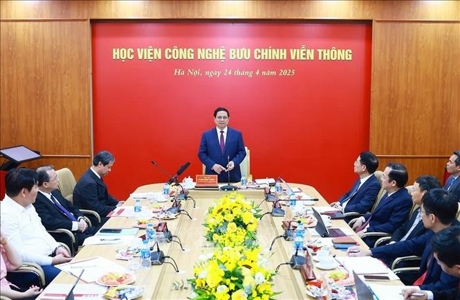 Thủ tướng Phạm Minh Chính làm việc với lãnh đạo Học viện Công nghệ Bưu chính Viễn thông. Ảnh: Dương Giang/TTXVN Thủ tướng Phạm Minh Chính làm việc với lãnh đạo Học viện Công nghệ Bưu chính Viễn thông. Ảnh: Dương Giang/TTXVN
