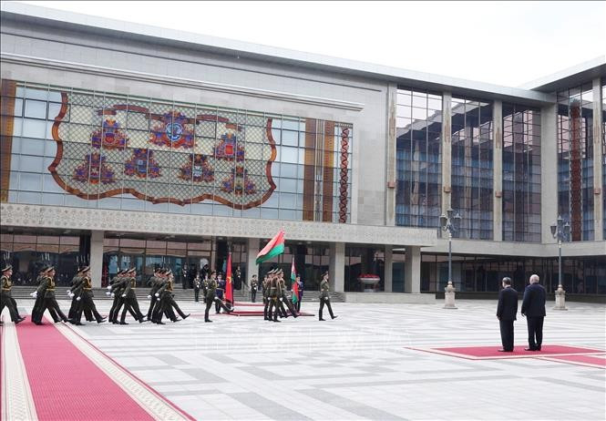 Lễ đón Tổng Bí thư Tô Lâm thăm cấp Nhà nước tới Cộng hòa Belarus được tổ chức trọng thể tại Cung Độc Lập ở thủ đô Minsk. (Ảnh: Thống Nhất/TTXVN) Lễ đón Tổng Bí thư Tô Lâm thăm cấp Nhà nước tới Cộng hòa Belarus được tổ chức trọng thể tại Cung Độc Lập ở thủ đô Minsk. (Ảnh: Thống Nhất/TTXVN)