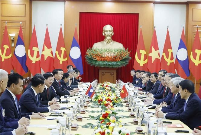 Cuộc hội đàm giữa Tổng Bí thư Tô Lâm và Đoàn cấp cao Việt Nam với Tổng Bí thư, Chủ tịch nước Lào Thongloun Sisoulith và đoàn cấp cao Lào. Ảnh: Thống Nhất/TTXVN