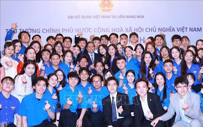 Thủ tướng Phạm Minh Chính với thanh niên, sinh viên Việt Nam đang học tập và nghiên cứu tại Liên bang Nga. Ảnh: Dương Giang/TTXVN