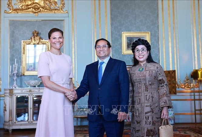 Thủ tướng Phạm Minh Chính và Phu nhân Lê Thị Bích Trân chào xã giao Công chúa Kế vị Victoria Ingrid Alice Désirée. (Ảnh: Dương Giang/TTXVN) Thủ tướng Phạm Minh Chính và Phu nhân Lê Thị Bích Trân chào xã giao Công chúa Kế vị Victoria Ingrid Alice Désirée. (Ảnh: Dương Giang/TTXVN)