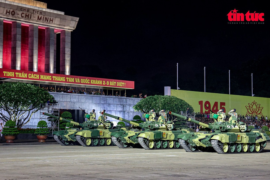 Dàn xe, pháo xuất hiện lần này tại Lễ diễu binh, diễu hành kỷ niệm 80 năm Cách mạng tháng Tám và Quốc khánh và 2/9 đều là những khí tài hiện đại trong biên chế của Quân đội nhân dân và Công an nhân dân Việt Nam. Dàn xe, pháo xuất hiện lần này tại Lễ diễu binh, diễu hành kỷ niệm 80 năm Cách mạng tháng Tám và Quốc khánh và 2/9 đều là những khí tài hiện đại trong biên chế của Quân đội nhân dân và Công an nhân dân Việt Nam.