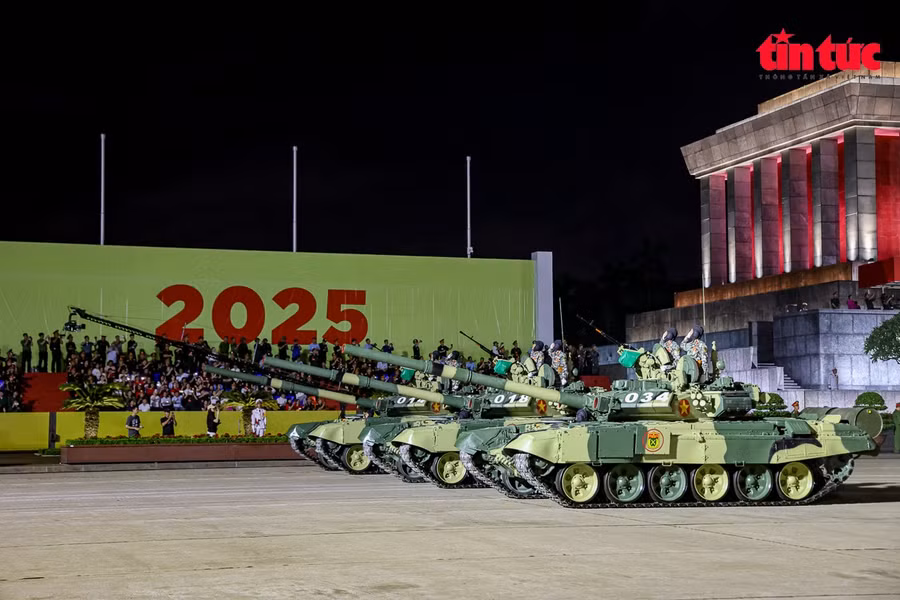 Xe tăng chiến đấu chủ lực T-90S/SK, một trong những loại khí tài hiện đại và mạnh mẽ nhất của Binh chủng Tăng - Thiết giáp.