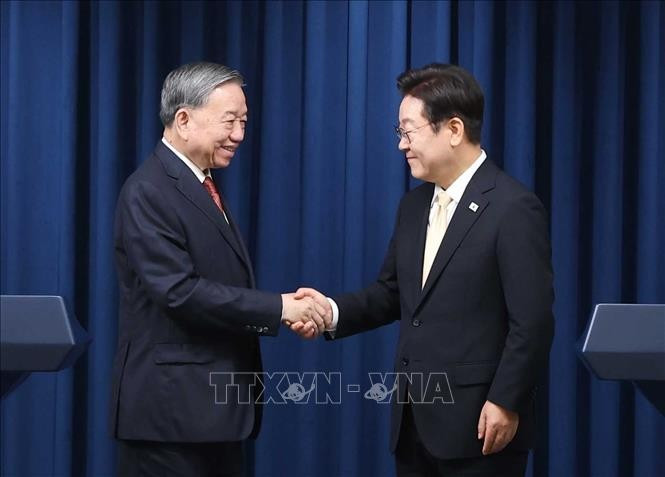 Tổng Bí thư Tô Lâm và Tổng thống Hàn Quốc Lee Jae Myung tại buổi gặp gỡ báo chí. (Ảnh: Thống Nhất/TTXVN)