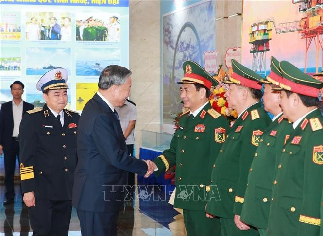 Tổng Bí thư Tô Lâm và các đại biểu. Ảnh: Trọng Đức/TTXVN