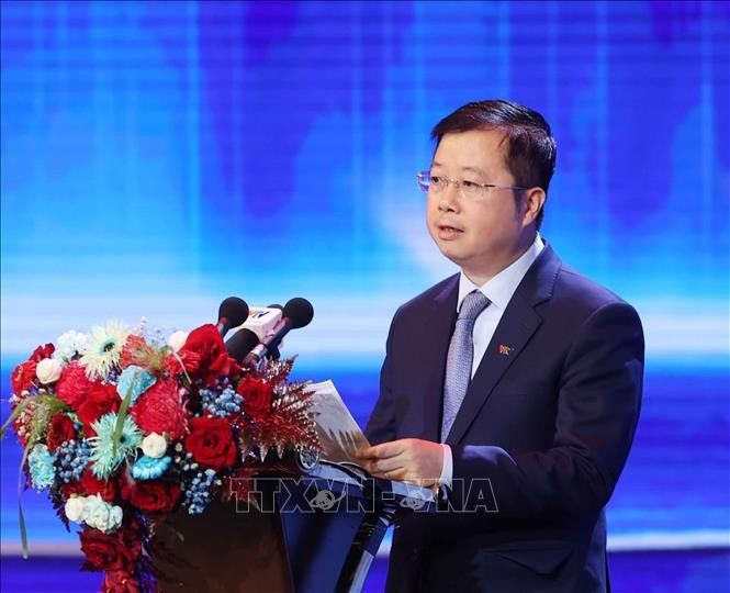 Ông Nguyễn Thanh Lâm, Tổng Giám đốc Đài truyền hình Việt Nam đọc diễn văn tại buổi lễ. (Ảnh: Thống Nhất/TTXVN) Ông Nguyễn Thanh Lâm, Tổng Giám đốc Đài truyền hình Việt Nam đọc diễn văn tại buổi lễ. (Ảnh: Thống Nhất/TTXVN)