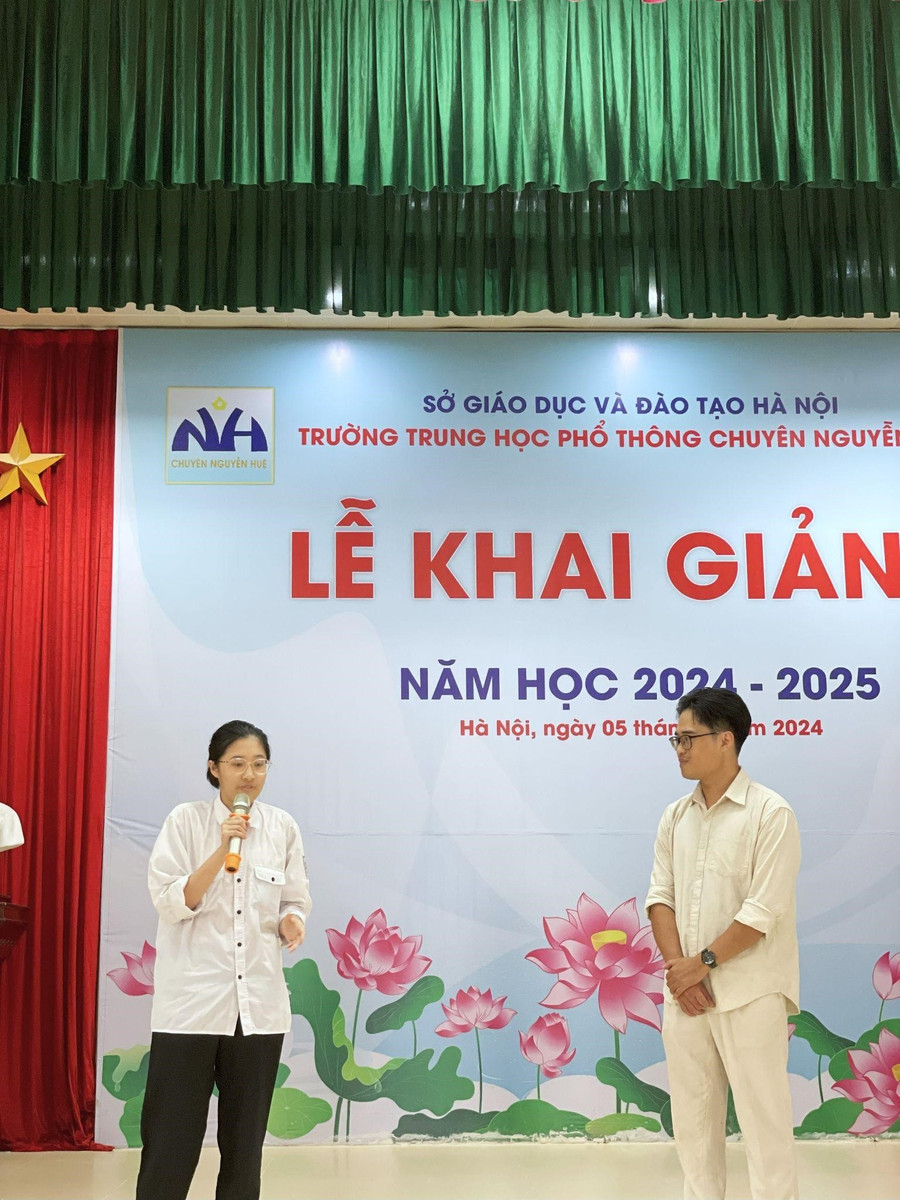 Diễn giả Hoàng Đức giao lưu cùng học sinh THPT Chuyên Nguyễn Huệ. 311.jpg