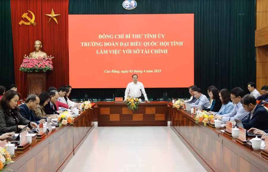 Bí thư Tỉnh ủy Quản Minh Cường làm việc với Sở Tài chính.