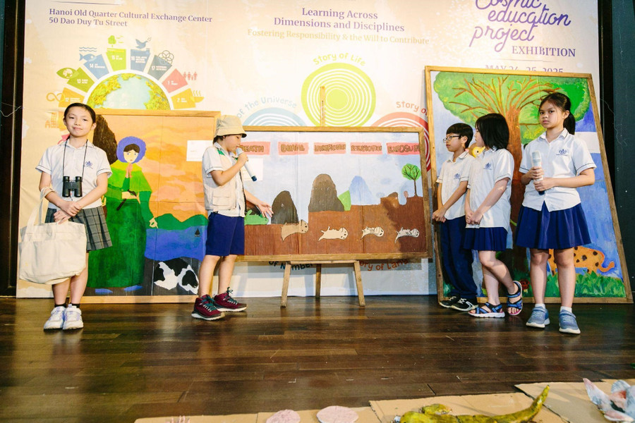 Học sinh thuyết trình về dự án Cosmic Education tại Triển lãm Những Dấu Chân Nhỏ - Mùa 4. 271.jpg