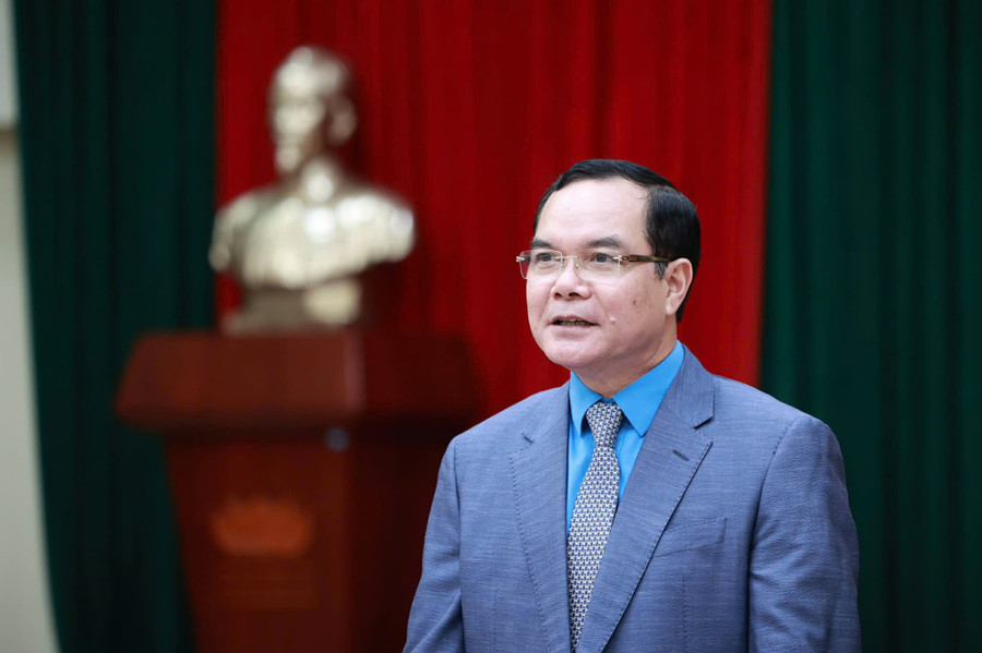 Đồng chí Nguyễn Đình Khang, Ủy viên Ban Chấp hành Trung ương Đảng, Phó Chủ tịch Ủy ban Trung ương MTTQ Việt Nam Bí thư Đảng ủy, Chủ tịch Tổng LĐLĐVN.