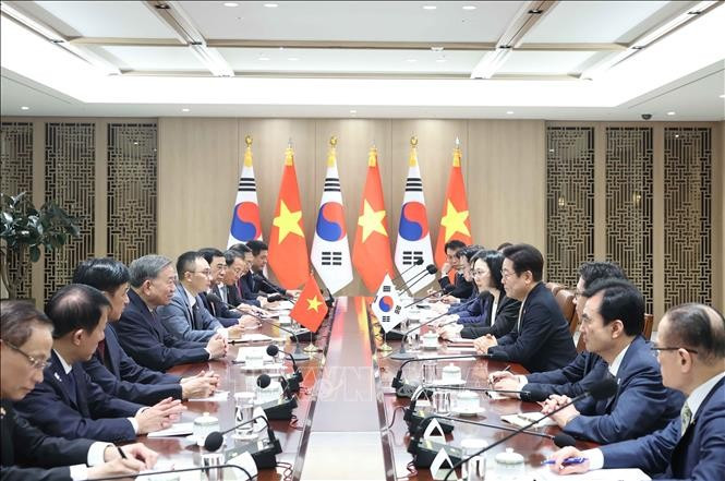 Tổng Bí thư Tô Lâm hội đàm với Tổng thống Hàn Quốc Lee Jae Myung. (Ảnh: Thống Nhất/TTXVN) Tổng Bí thư Tô Lâm hội đàm với Tổng thống Hàn Quốc Lee Jae Myung. (Ảnh: Thống Nhất/TTXVN)