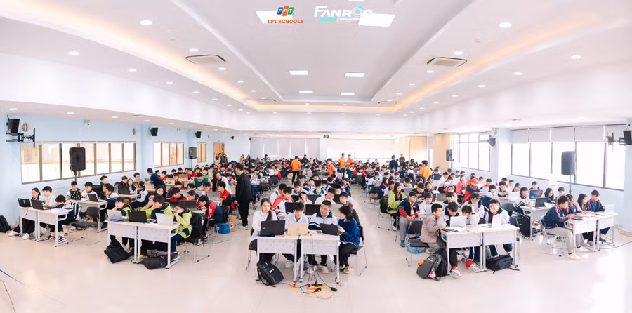 Đông đảo học sinh tham gia vòng thi AI tại Trường THPT FPT Hà Nội.