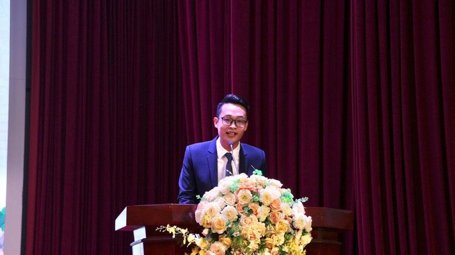 Ông Hoàng Tuấn Anh, Tổng giám đốc hệ thống Anh ngữ Jaxtina đại diện các đơn vị phát biểu cam kết đồng hành cùng cuộc thi Ông Hoàng Tuấn Anh, Tổng giám đốc hệ thống Anh ngữ Jaxtina đại diện các đơn vị phát biểu cam kết đồng hành cùng cuộc thi