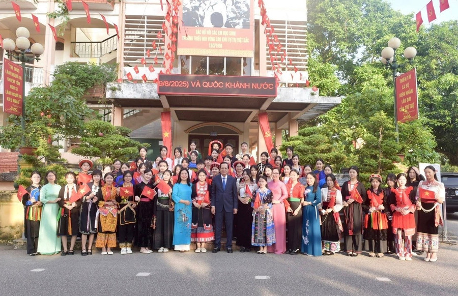 'Kỷ cương - Sáng tạo - Đột phá - Phát triển' là chủ đề năm học 2025 - 2026 của Trường Phổ thông Vùng cao Việt Bắc