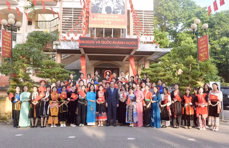 'Kỷ cương - Sáng tạo - Đột phá - Phát triển' là chủ đề năm học 2025 - 2026 của Trường Phổ thông Vùng cao Việt Bắc