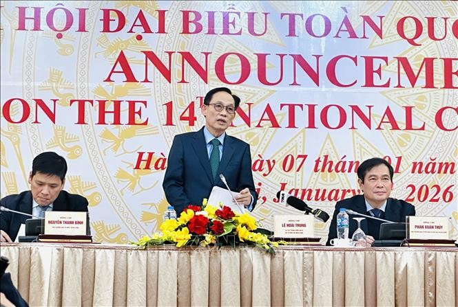 Bí thư Trung ương Đảng, Bộ trưởng Bộ Ngoại giao Lê Hoài Trung thông báo về Đại hội đại biểu toàn quốc của Đảng lần thứ XIV. Ảnh: Việt Đức/TTXVN