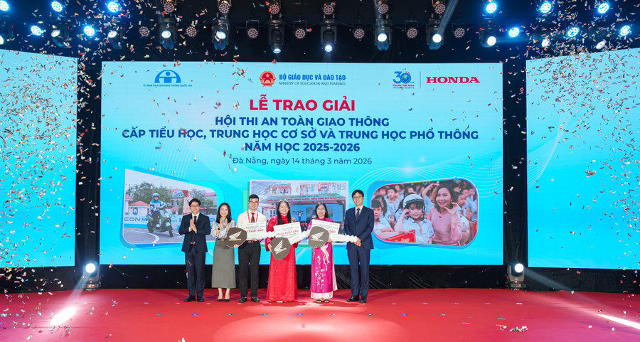 Hơn 200 giải 'An toàn giao thông' đã được trao cho học sinh và giáo viên toàn quốc
