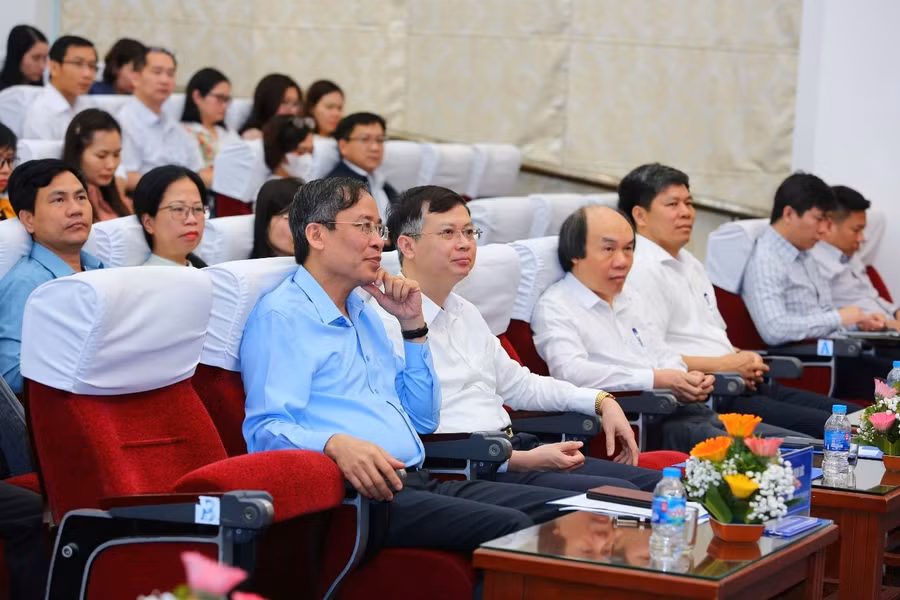 Đại biểu và giảng viên tham dự khai mạc chương trình tập huấn Chương trình GDPT 2018