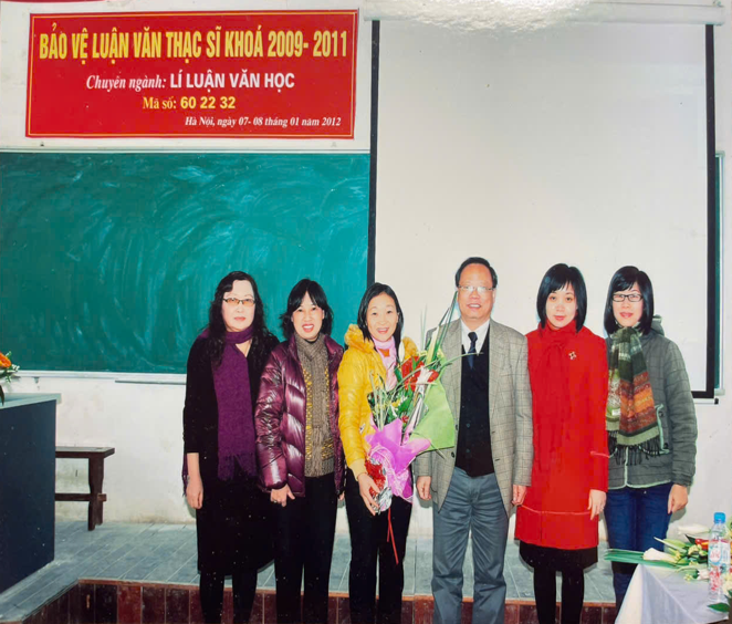 Bảo vệ luận văn Thạc sĩ chuyên ngành Lí luận văn học (2012). 12.png
