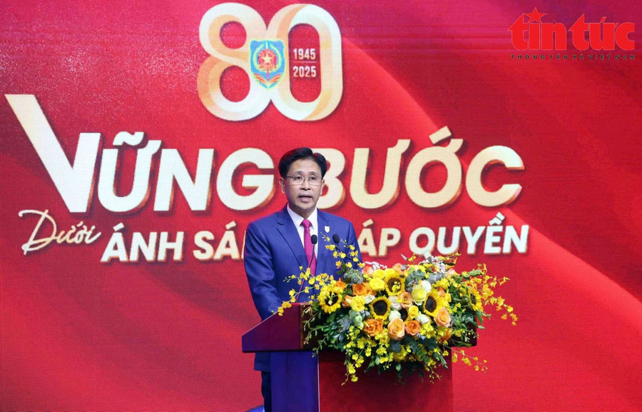 Bộ trưởng Bộ Tư pháp Lào Phayvy Sibualipha phát biểu chúc mừng Bộ Tư pháp Việt Nam. Bộ trưởng Bộ Tư pháp Lào Phayvy Sibualipha phát biểu chúc mừng Bộ Tư pháp Việt Nam.
