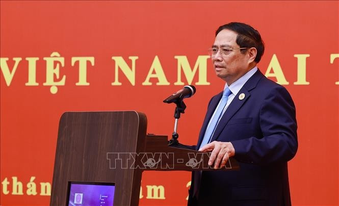 Thủ tướng Phạm Minh Chính phát biểu tại buổi gặp gỡ cộng đồng, lưu học sinh Việt Nam tại khu vực Bắc Kinh, Thiên Tân, Hà Bắc. (Ảnh: Dương Giang/TTXVN)