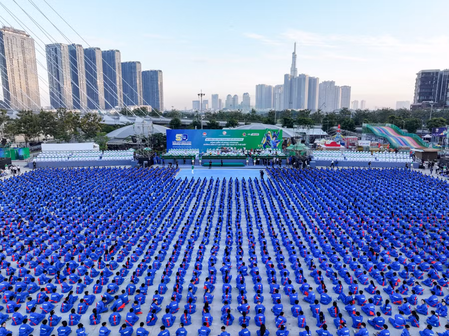 5.000 học sinh từ 15 điểm trường đã có mặt tại Công viên Bờ sông Sài Gòn tập dượt chuẩn bị cho đồng diễn.