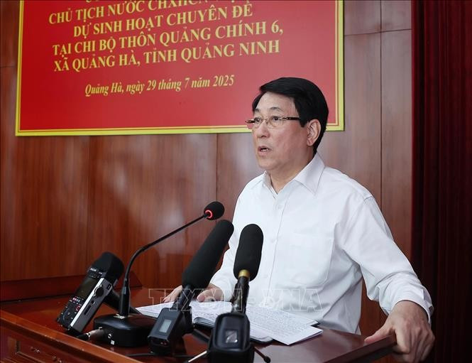 Chủ tịch nước Lương Cường phát biểu tại sinh hoạt chuyên đề của Chi bộ thôn Quảng Chính 6, xã Quảng Hà. (Ảnh: Lâm Khánh/TTXVN) Chủ tịch nước Lương Cường phát biểu tại sinh hoạt chuyên đề của Chi bộ thôn Quảng Chính 6, xã Quảng Hà. (Ảnh: Lâm Khánh/TTXVN)