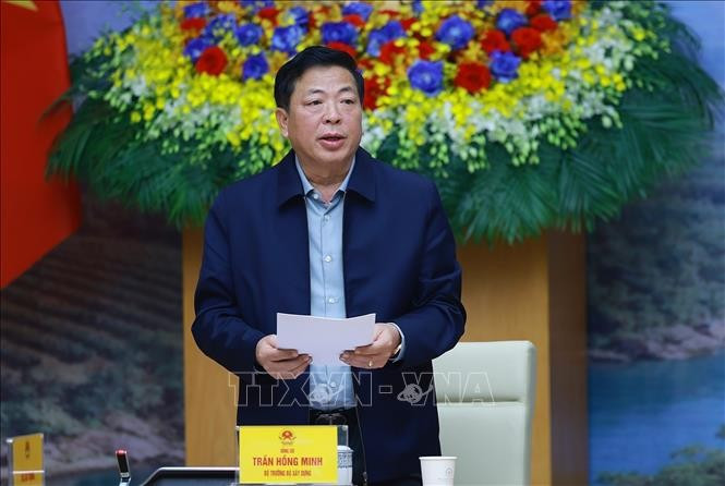 Bộ trưởng Bộ Xây dựng Trần Hồng Minh báo cáo tiến độ thực hiện các công trình, dự án quan trọng quốc gia, trọng điểm ngành Giao thông vận tải.