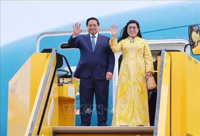 Thủ tướng Phạm Minh Chính và Phu nhân bắt đầu chuyến thăm chính thức Thụy Điển. (Ảnh: Dương Giang/TTXVN)