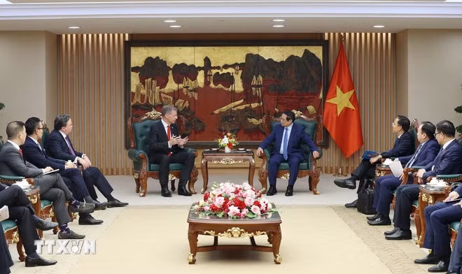 Thủ tướng Phạm Minh Chính tiếp ông Steven Kobos, Chủ tịch kiêm Giám đốc điều hành Tập đoàn Excelerate Energy (Hoa Kỳ). (Ảnh: Dương Giang/TTXVN)