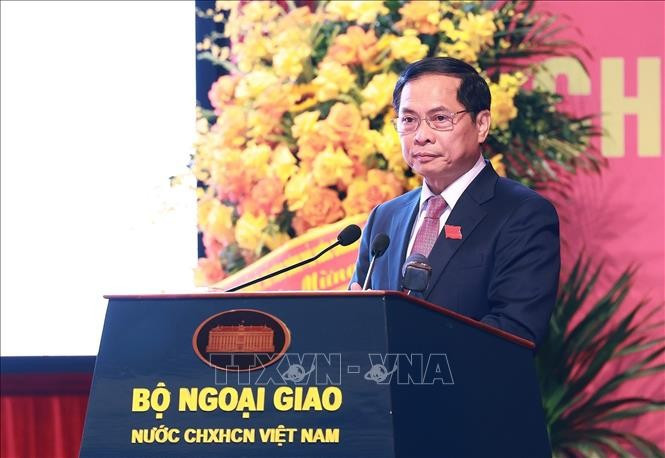 Phó Thủ tướng Bùi Thanh Sơn, Bí thư Đảng ủy, Bộ trưởng Ngoại giao phát biểu khai mạc. (Ảnh: Dương Giang/TTXVN) Phó Thủ tướng Bùi Thanh Sơn, Bí thư Đảng ủy, Bộ trưởng Ngoại giao phát biểu khai mạc. (Ảnh: Dương Giang/TTXVN)