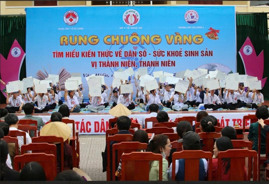 Cuộc thi “rung chuông vàng” cung cấp cho các em học sinh nhiều kiến thức về giới, sức khỏe sinh sản. Ảnh Vũ Đồng.
