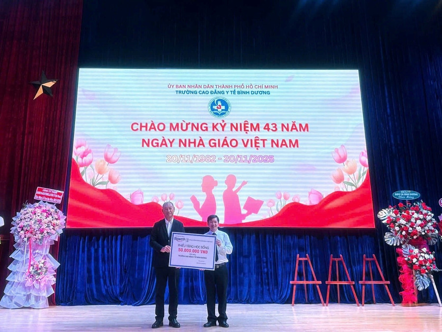 Rohto-Mentholatum (Việt Nam) trao học bổng tiếp sức thế hệ dược sĩ tương lai