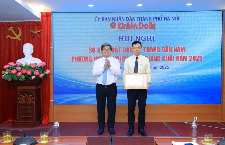 PGS TS Nguyễn Thành Lợi, Tổng Biên tập Báo Kinh tế & Đô thị vinh dự được nhận Bằng khen của Chủ tịch UBND Thành phố vì đã có thành tích xuất sắc trong Phong trào thi đua thực hiện nhiệm vụ công tác từ năm 2023 đến năm 2024 PGS TS Nguyễn Thành Lợi, Tổng Biên tập Báo Kinh tế & Đô thị vinh dự được nhận Bằng khen của Chủ tịch UBND Thành phố vì đã có thành tích xuất sắc trong Phong trào thi đua thực hiện nhiệm vụ công tác từ năm 2023 đến năm 2024
