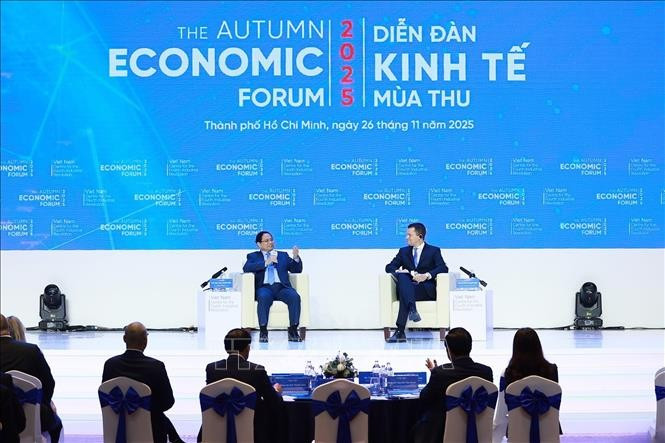 Trong khuôn khổ Diễn đàn Kinh tế mùa thu năm 2025 diễn ra tại Thành phố Hồ Chí Minh, chiều 26/11/2025, Thủ tướng Phạm Minh Chính tham dự Phiên đối thoại với ông Stephan Mergenthaler, Giám đốc điều hành Diễn đàn Kinh tế thế giới (WEF) với chủ đề “Khoa học, công nghệ định hình Việt Nam trong kỷ nguyên vươn mình”. Ảnh: Dương Giang/TTXVN