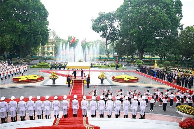 Lễ đón Thủ tướng Vương quốc Thái Lan Lan Paetongtarn Shinawatra thăm chính thức Việt Nam. (Ảnh: Dương Giang/TTXVN) Lễ đón Thủ tướng Vương quốc Thái Lan Lan Paetongtarn Shinawatra thăm chính thức Việt Nam. (Ảnh: Dương Giang/TTXVN)