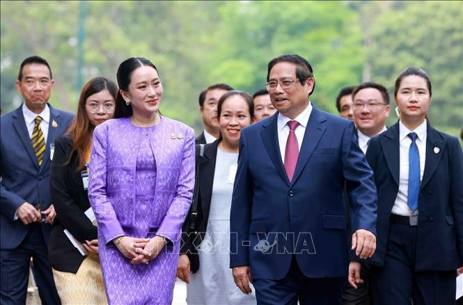 Thủ tướng Phạm Minh Chính và Thủ tướng Thái Lan Paetongtarn Shinawatra tại lễ đón. (Ảnh: Dương Giang/TTXVN) Thủ tướng Phạm Minh Chính và Thủ tướng Thái Lan Paetongtarn Shinawatra tại lễ đón. (Ảnh: Dương Giang/TTXVN)