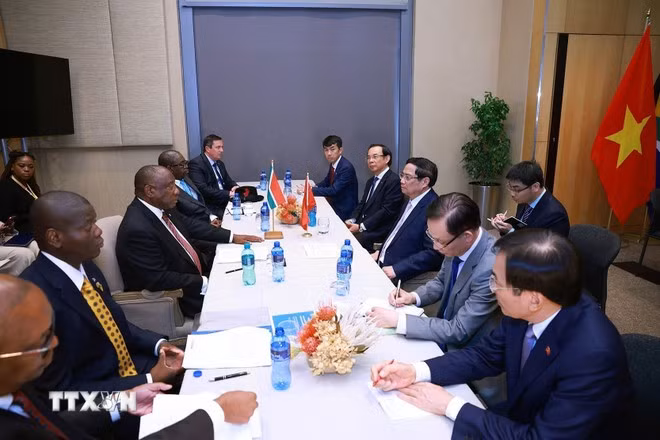Thủ tướng Phạm Minh Chính hội kiến Tổng thống Cộng hòa Nam Phi, Chủ tịch G20 năm 2025, Matamela Cyril Ramaphosa. (Ảnh: Dương Giang/TTXVN)