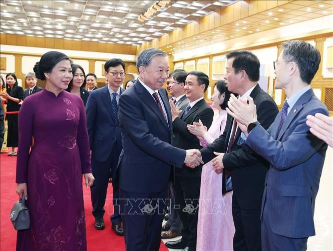 Lễ tiễn Tổng Bí thư Tô Lâm và Phu nhân tại sân bay quân sự Seongnam, thủ đô Seoul, Hàn Quốc. Ảnh: Thống Nhất/TTXVN Lễ tiễn Tổng Bí thư Tô Lâm và Phu nhân tại sân bay quân sự Seongnam, thủ đô Seoul, Hàn Quốc. Ảnh: Thống Nhất/TTXVN