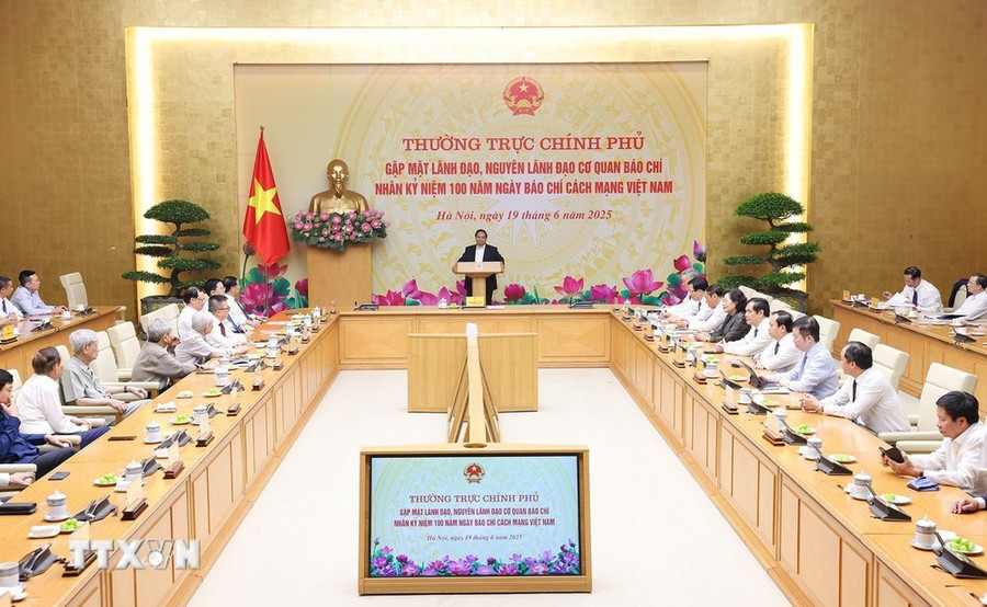Thủ tướng Phạm Minh Chính chủ trì cuộc gặp của Thường trực Chính phủ với lãnh đạo, nguyên lãnh đạo các cơ quan báo chí. (Ảnh: Dương Giang/TTXVN). Thủ tướng Phạm Minh Chính chủ trì cuộc gặp của Thường trực Chính phủ với lãnh đạo, nguyên lãnh đạo các cơ quan báo chí. (Ảnh: Dương Giang/TTXVN).