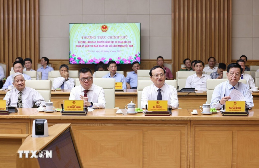 Lãnh đạo, nguyên lãnh đạo các cơ quan báo chí tham dự buổi gặp. (Ảnh: Dương Giang/TTXVN). Lãnh đạo, nguyên lãnh đạo các cơ quan báo chí tham dự buổi gặp. (Ảnh: Dương Giang/TTXVN).