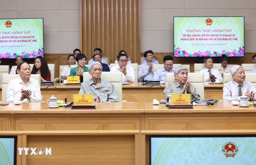 Nguyên lãnh đạo các cơ quan báo chí tham dự buổi gặp. (Ảnh: Dương Giang/TTXVN). Nguyên lãnh đạo các cơ quan báo chí tham dự buổi gặp. (Ảnh: Dương Giang/TTXVN).