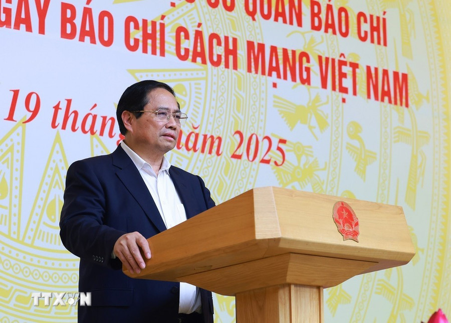 Thủ tướng Phạm Minh Chính chúc mừng các lãnh đạo, nguyên lãnh đạo các cơ quan báo chí Nhân kỷ niệm 100 năm Ngày Báo chí Cách mạng Việt Nam. (Ảnh: Dương Giang/TTXVN). Thủ tướng Phạm Minh Chính chúc mừng các lãnh đạo, nguyên lãnh đạo các cơ quan báo chí Nhân kỷ niệm 100 năm Ngày Báo chí Cách mạng Việt Nam. (Ảnh: Dương Giang/TTXVN).