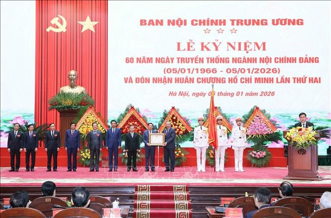 Tổng Bí thư Tô Lâm trao Huân chương Hồ Chí Minh cho Ban Nội chính Trung ương. Ảnh: Phương Hoa/TTXVN