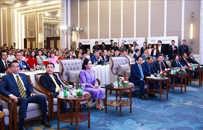 Thủ tướng Phạm Minh Chính và Thủ tướng Vương quốc Thái Lan Paetongtarn Shinawatra tham dự Diễn đàn doanh nghiệp Việt Nam - Thái Lan năm 2025. (Ảnh: Dương Giang/TTXVN) Thủ tướng Phạm Minh Chính và Thủ tướng Vương quốc Thái Lan Paetongtarn Shinawatra tham dự Diễn đàn doanh nghiệp Việt Nam - Thái Lan năm 2025. (Ảnh: Dương Giang/TTXVN)