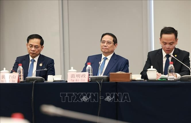 Thủ tướng Phạm Minh Chính làm việc với lãnh đạo Sàn giao dịch chứng khoán Thượng Hải. (Ảnh: Dương Giang/TTXVN) Thủ tướng Phạm Minh Chính làm việc với lãnh đạo Sàn giao dịch chứng khoán Thượng Hải. (Ảnh: Dương Giang/TTXVN)